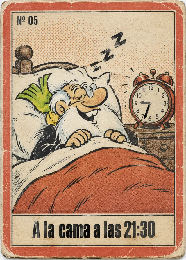 Cromo: el abuelo Cebolleta dormido junto al despertador, a la cama a las 21:30