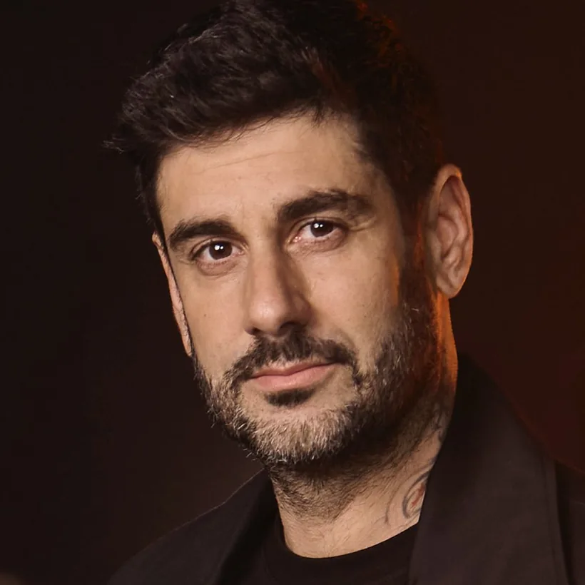 Melen en 2023 con abrigo negro